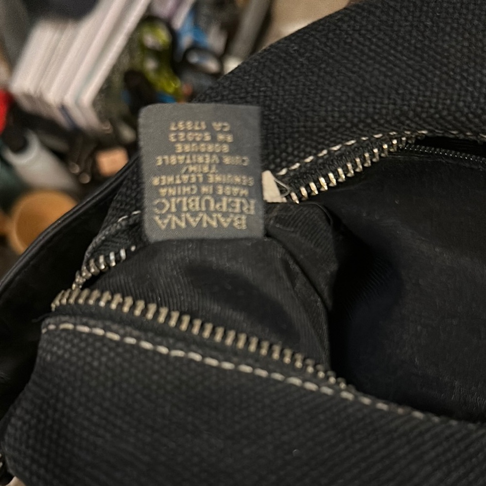 Banana Republic Black Shoulder Bag with Structured Design - Picture 4 of 5